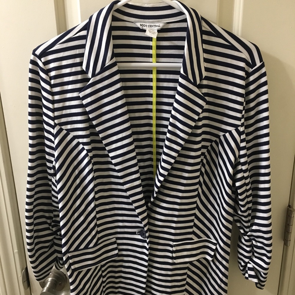 3/4 Sleeve Blazer style Jacket.
